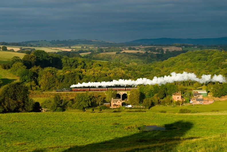 GWR 7800 "Manor" Class 4-6-0 no. 7812 "Erlestoke Manor" ambles down the Severn Valley on the 07.20 Bridgnorth to Kidderminster. flickr-welsh snapper-3967581896.jpg