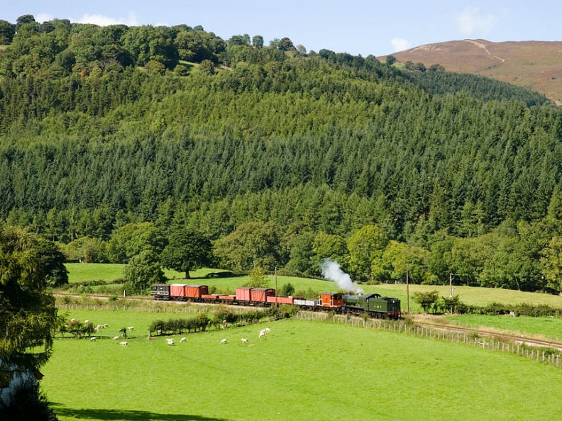 GWR 4900 Class 4-6-0 no. 4953 “Pitchford Hall” passes Garthydwr with the 13.35 Carrog to Llangollen freight. flickr-welsh snapper-4984574660.jpg