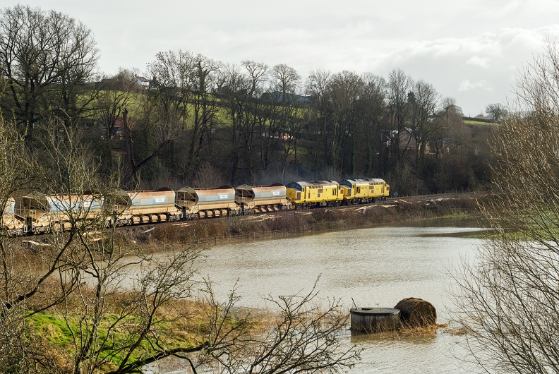 97304 “John Tiley” and 97302 pass a flooded Cilcewydd with the heavily-delayed 6W70 Bescot to Talerddig ballast train. With ERTMS being dead due to the wet weather, it's surprising it still managed to run. flickr-welsh snapper-12542405925.jpg