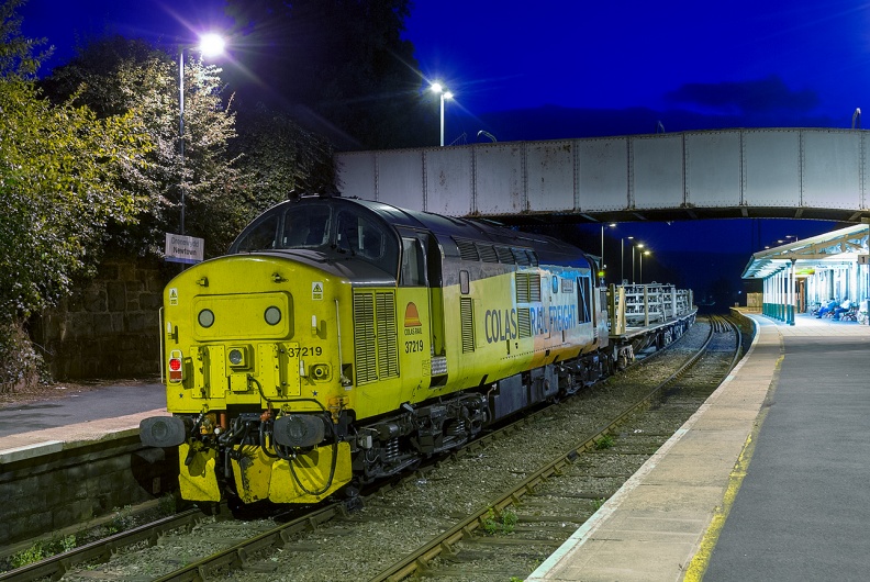 37219 “Jonty Jarvis” sits dead on rear of the 6C98 16:04 Crewe Basford Hall to Harlech continuous welded rail train, hauled by 97303. flickr-42772698930.jpg